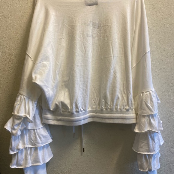 Mi gente converse ruffle crop top sweater ‼️Sold‼️ - Picture 3 of 5